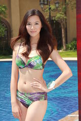 组图：中华小姐泳装照拍摄 选手血糖过低险晕倒