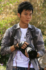 组图：李晨庐山“大练兵” 宝贝相机抢风头