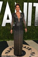 组图：前影后哈里-贝瑞亮相派对 气场依旧