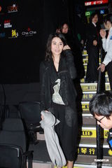 组图：郑伊健开唱秀肌肉与女模热舞 蒙嘉慧现身支持