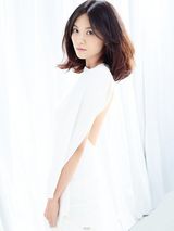 组图：曹曦文白裙动人 显清新自然美