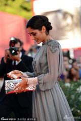 组图：地平线单元评委集体亮相闭幕红毯