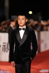 组图：《中国合伙人》佟大为陈可辛显亲密