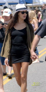 幻灯图集：Maggie Q洛杉矶和外籍男友恩爱买菜