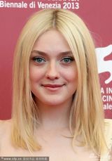 组图：艾森伯格亮相《夜色行动》发布会