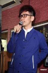 组图：宇珩相隔四年发专辑 马来帮光良戴佩妮祝贺