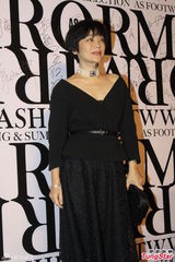 组图：张艾嘉关颖等亮相 李玟爆乳显曲线