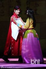 组图：韩星金多贤等出席音乐剧《拥月》记者会