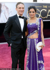 组图：《少年派》作曲麦克-唐纳携妻子亮相红毯