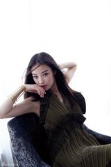 组图：倪妮率性登潮流杂志 潮范演绎百变俏佳人