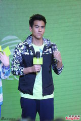 组图：彭于晏运动装亮相帅气抢镜