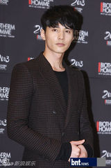 组图：元斌帅气出席化妆品牌新品发布会