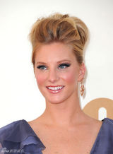 组图：艾美奖红毯 海瑟-莫里斯深V长裙胸前无料