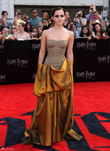 高组图：《哈7下》纽约首映 艾玛低胸礼服亮相