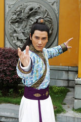 组图：《追鱼传奇》丁子峻演绎幽默皇太子