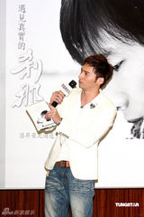 幻灯图：温升豪当作家显浪漫 黄子佼为好友现身站台