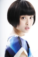 高清图：李欣汝造型百变拍写真 清新短发俏皮可爱