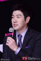 高清组图：金在中宋智孝宣传新片《豺狼来了》