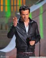 组图：卡梅隆诺兰齐聚尖叫奖 舞台焚人触目惊心