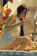 高清图：林赛-罗韩戛纳白裙风清别致 不慎走光