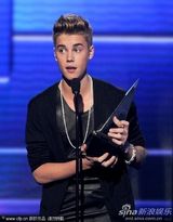 组图：2012全美音乐奖比伯擒三奖 众星热力演出