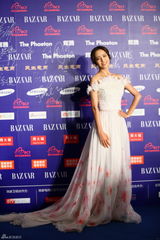 组图：群星亮相BAZAAR明星慈善夜红毯星光熠熠