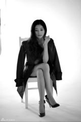 幻灯图：王媛可写真花絮曝光 黑白魅影难掩狂野气质 