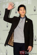 组图：韩演员宋仲基签名会帅气迷人 吸引大批粉丝