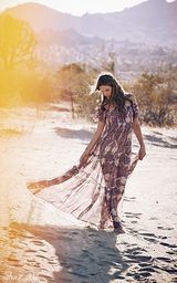 组图：维秘超模安布罗休大片演绎少女情怀