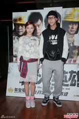 组图：谢霆锋否认豪宅赠前妻 新年与两子聚天伦