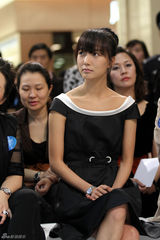 组图：王珞丹亮相名品发布 高人气获商家全面认可 