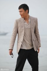 幻灯图集：秦昊戛纳写真曝光 凭《日照》冲击影帝