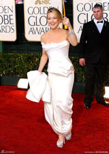 高清组图：凯特-哈德森几何图案礼服娇俏可人