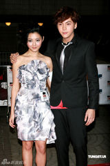 幻灯图：阿娇复出演女主 称与陈伟霆鸳鸯浴戏辛苦