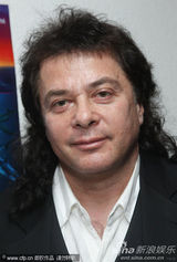 幻灯图集：约翰-列侬之子戛纳捧场纪录片发布会