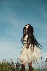 组图：张辛苑最新写真展现清新唯美风