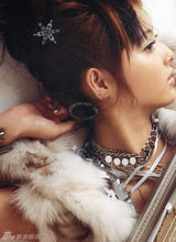 组图：佐佐木希写真集风格多变