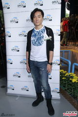 组图：郑伊健有意延长婚事筹备时间 望多祝福