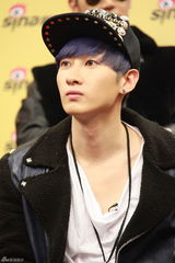 高清组图：SJ-M做客争开微博 玩转网络流行语