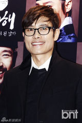 组图：话剧《光海》将演 李秉宪f(x)亮相宣传