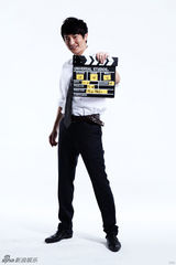 组图：郭京飞阳光写真尽显盛男魅力