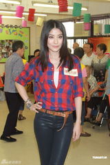 组图：陈慧琳服务中心派发月饼 预庆中秋节