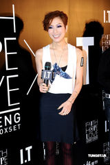 幻灯图：郑秀文否认与许志安复合 情人节要独自过