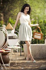 组图：王丽坤初夏盛装变身轻熟女