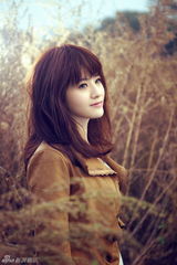 组图：香香拍摄治愈系写真 蜕变成熟小女人