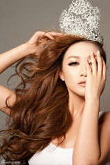 组图：孙敬媛写真秀曲线 红裙起舞似明艳花朵