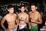 组图：三男模赤膊上阵变拳击手 宣传半裸写真