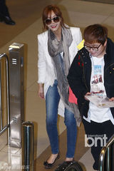 组图：韩团4minute等飞赴日本出演家族演唱会