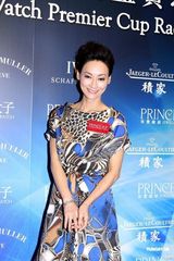 幻灯图：古巨基澄清女友未怀孕 黎耀祥过不成父亲节 