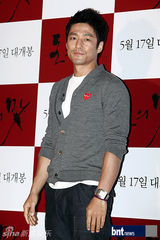 组图：韩片《钱的味道》首映 朴信惠允浩等助阵